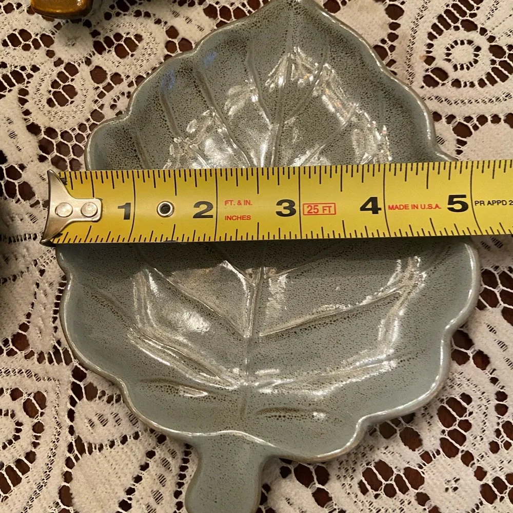 Set of 4 Leaf Desert Plates - Picture 3 of 5